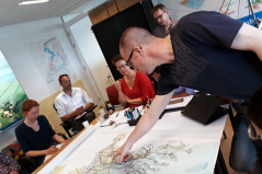 Bertram tijdens het ontwerpproces.